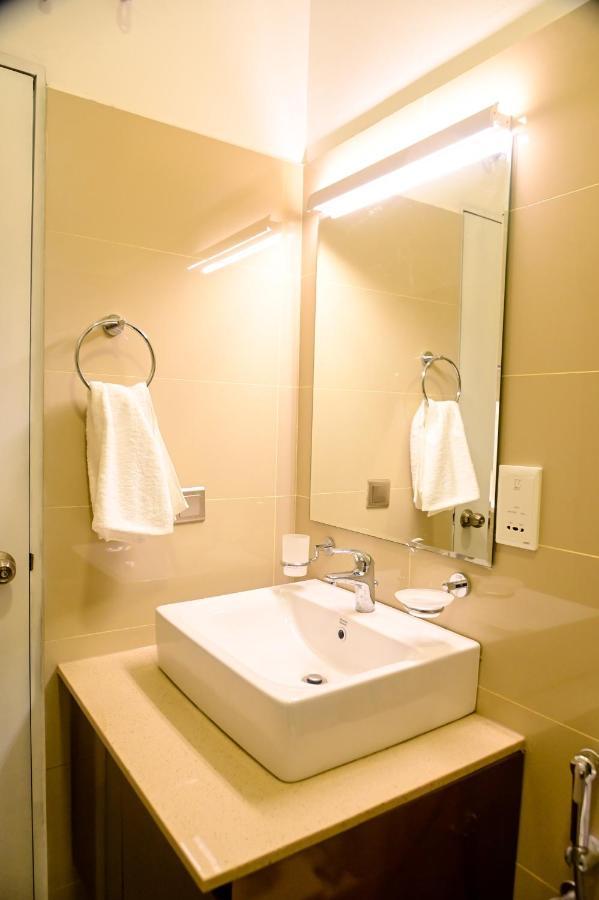 Ocean Breeze - Udaya Luxury Apartments Negombo Luaran gambar