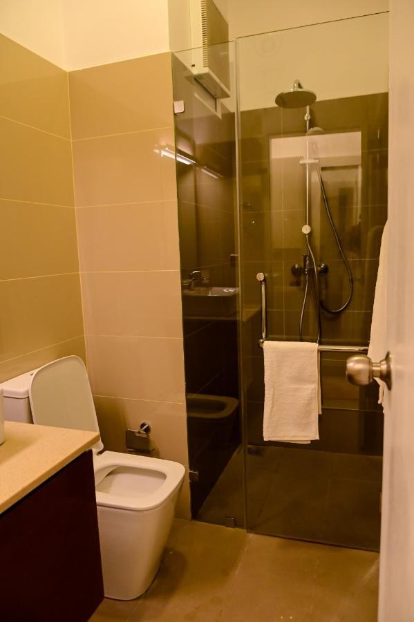 Ocean Breeze - Udaya Luxury Apartments Negombo Luaran gambar