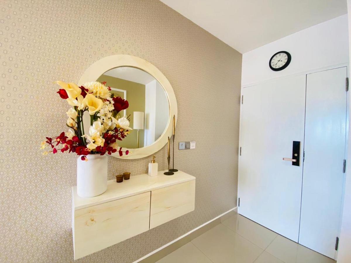 Ocean Breeze - Udaya Luxury Apartments Negombo Luaran gambar