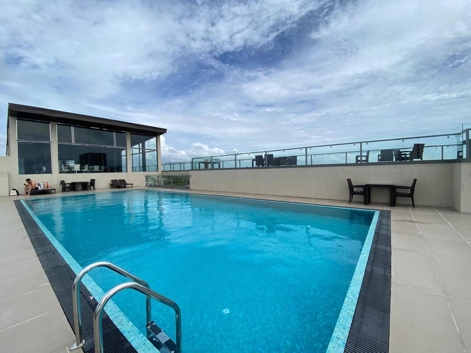Ocean Breeze - Udaya Luxury Apartments Negombo Luaran gambar
