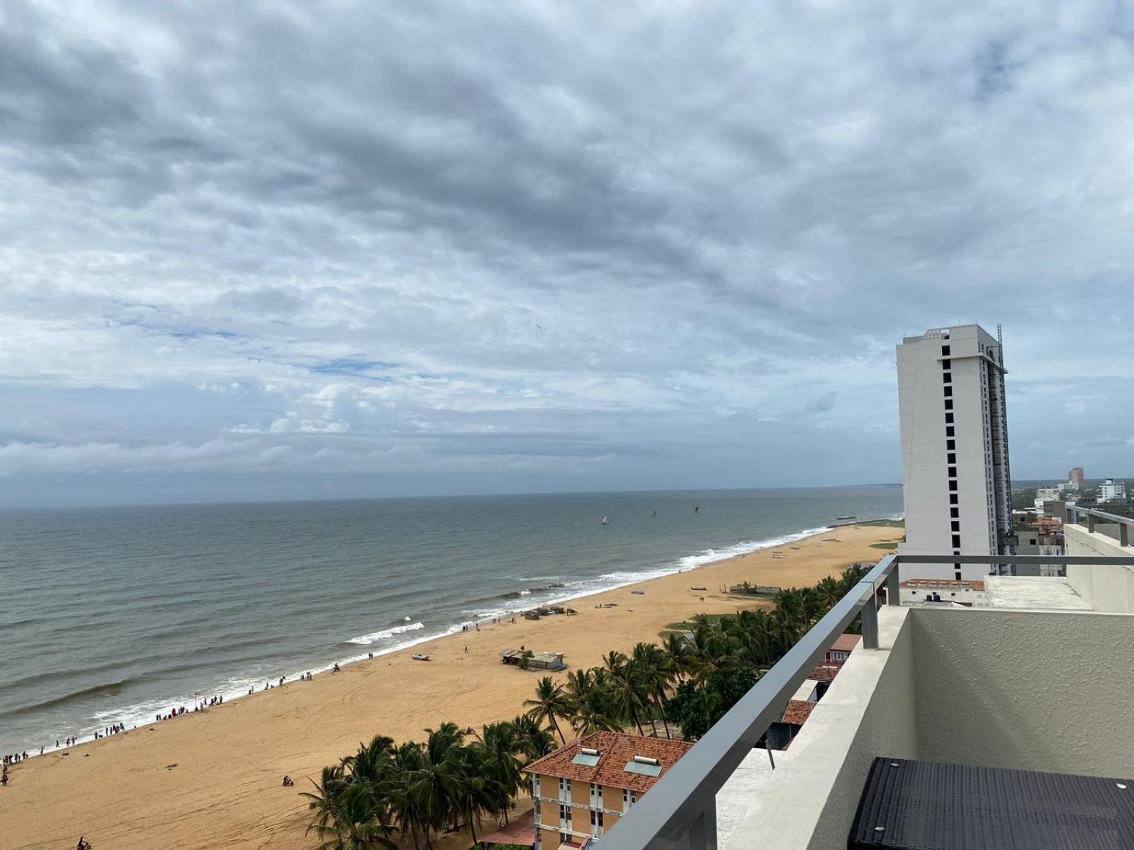 Ocean Breeze - Udaya Luxury Apartments Negombo Luaran gambar