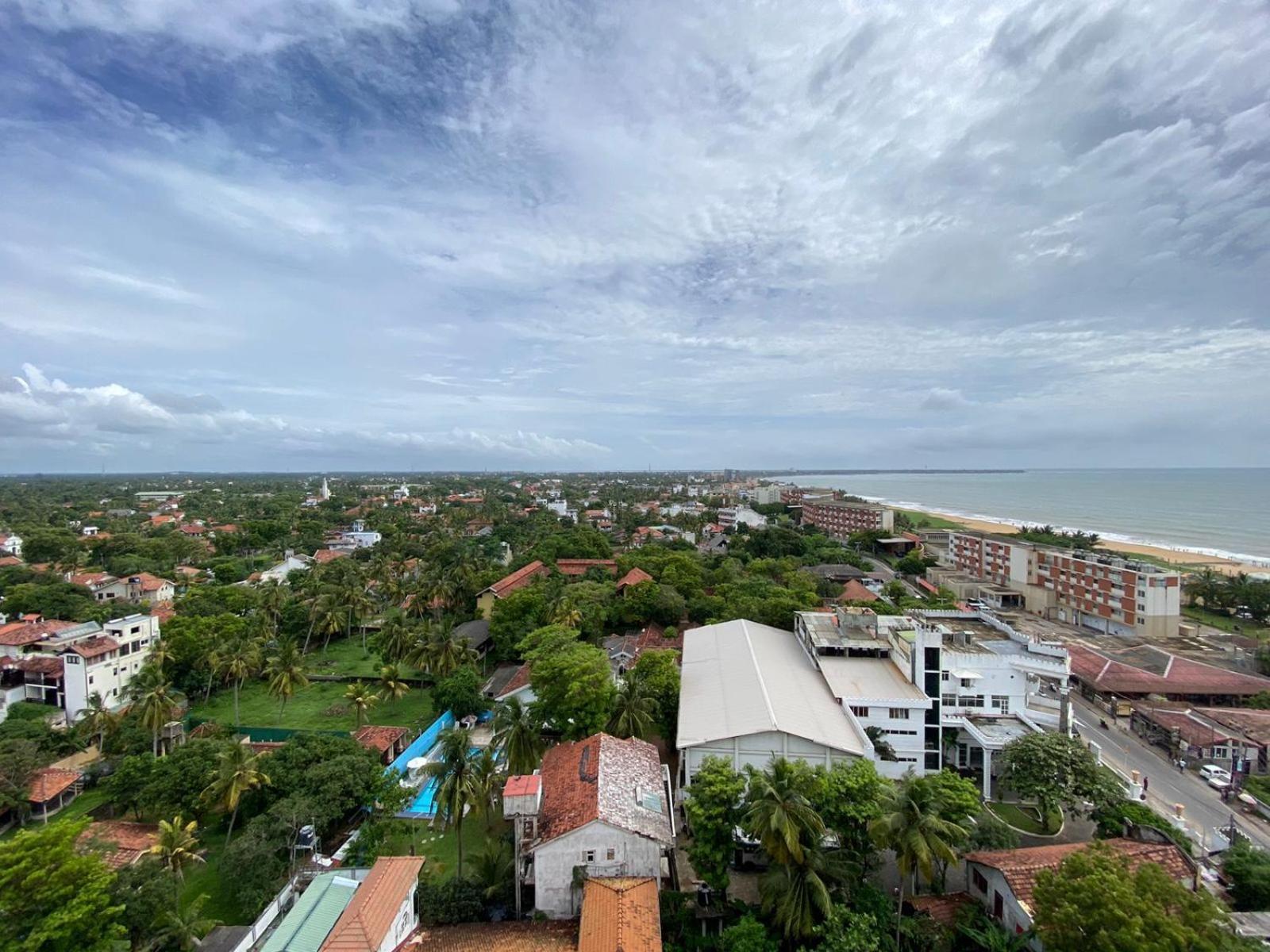 Ocean Breeze - Udaya Luxury Apartments Negombo Luaran gambar