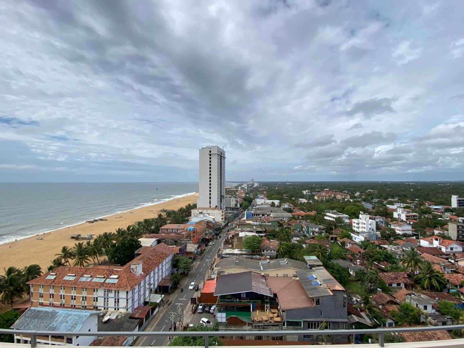 Ocean Breeze - Udaya Luxury Apartments Negombo Luaran gambar